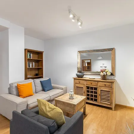 Moderno Hogar Con Terraza Y Garaje Cerca Del Mar *