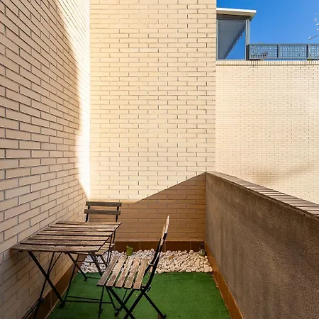 Moderno Hogar Con Terraza Y Garaje Cerca Del Mar
