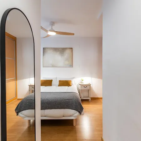 Moderno Hogar Con Terraza Y Garaje Cerca Del Mar