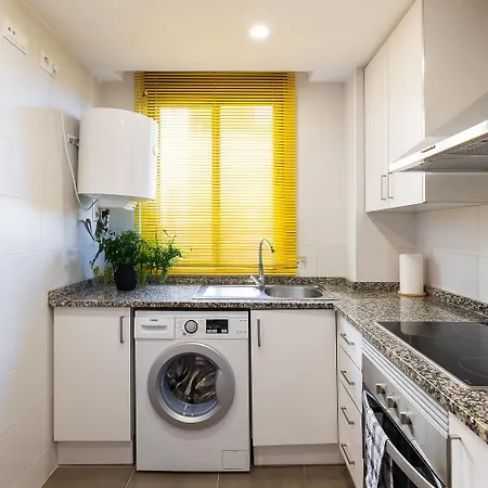 Moderno Hogar Con Terraza Y Garaje Cerca Del Mar