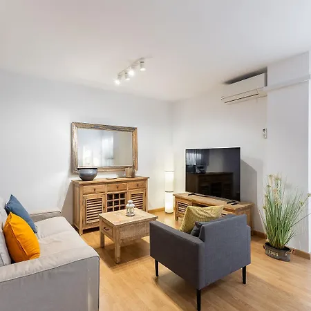 Moderno Hogar Con Terraza Y Garaje Cerca Del Mar *