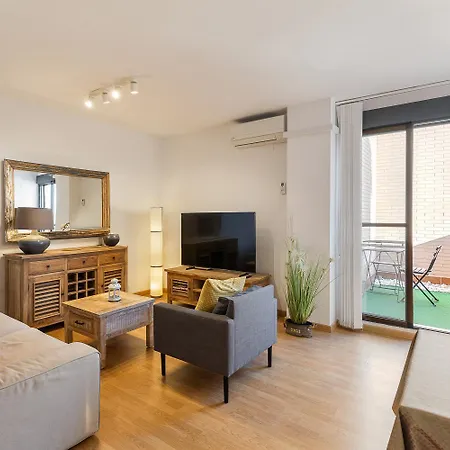 Moderno Hogar Con Terraza Y Garaje Cerca Del Mar *
